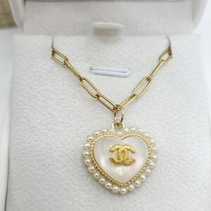 CHANEL Pearl Heart Necklace. On Paperclip Atolea 18kt Gold Plated Chain